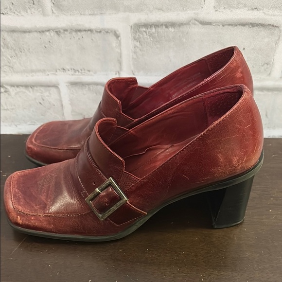 Hush Puppies Burgundy Leather Pumps, size 6M - Picture 3 of 8